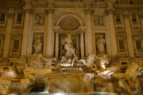 Fontana di Trevi de noite é melhor que de dia, e com quase ninguém perto!