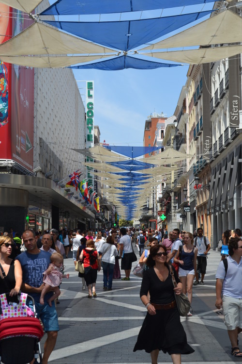 Rua entre Callao e Plaza Mayor