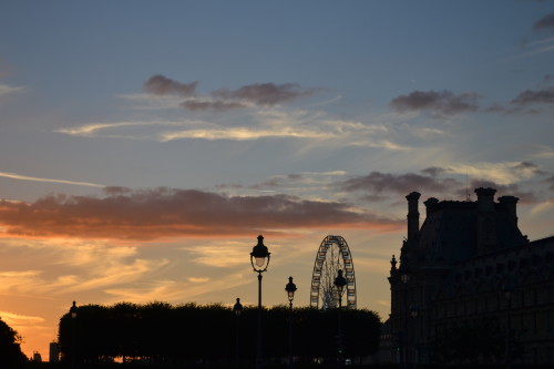 Saindo do Louvre com esse pôr-do-sol...