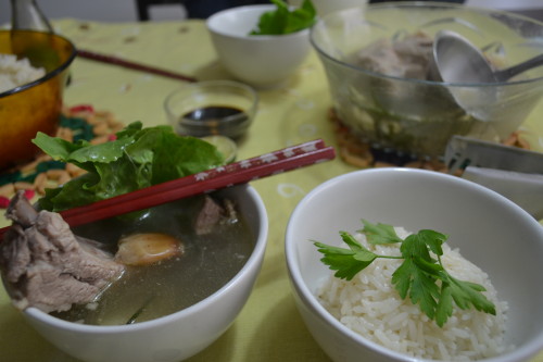 Bah kuh teh: sopa de costela de porco
